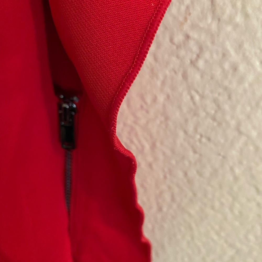 NEW REISS Red Robyn Ruffle - Picture 6 of 9